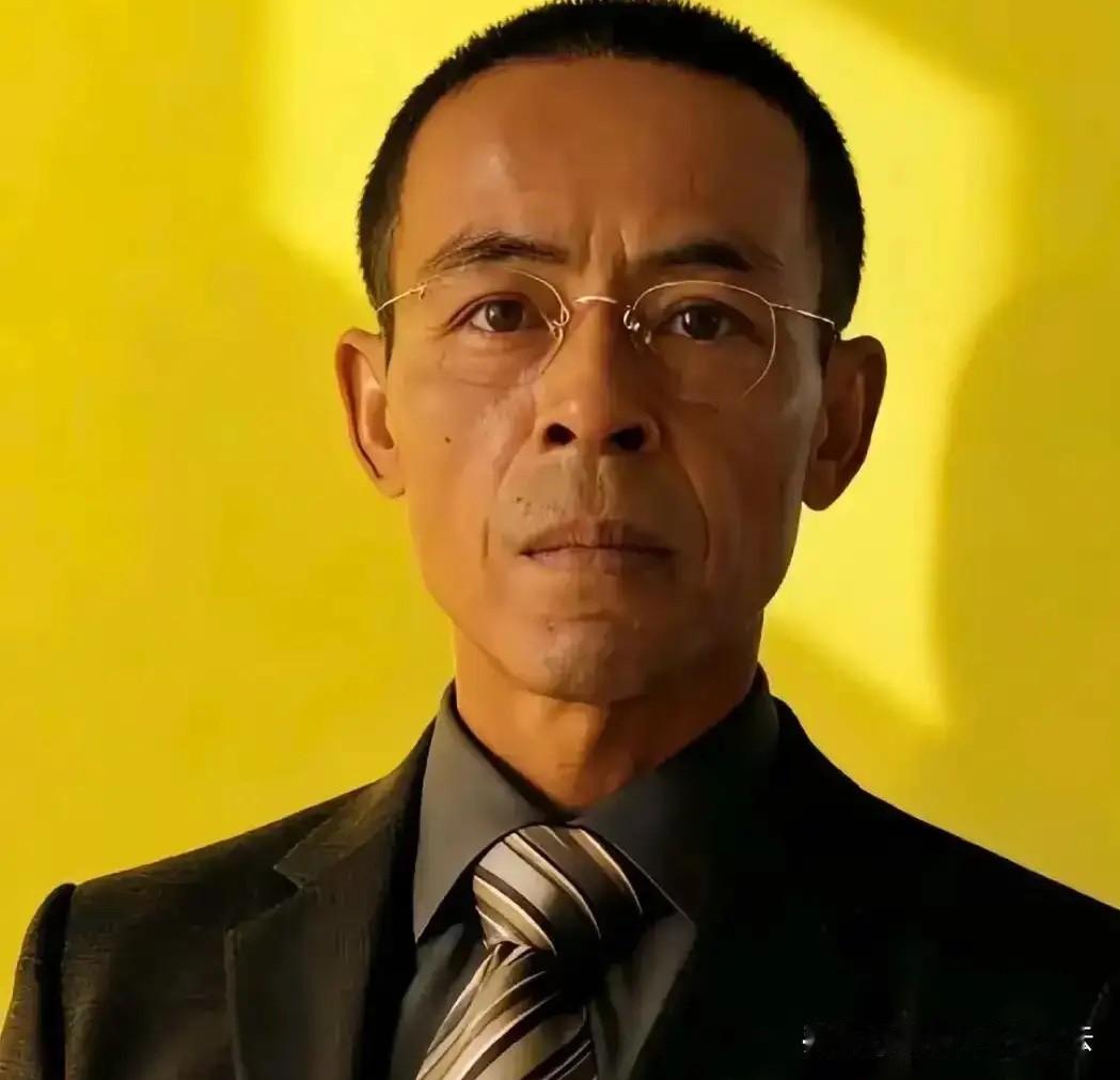 我就不明白了，这老哥明明就是炸个鸡排而已，

为什么非要搞一个全国巡展，去各个省