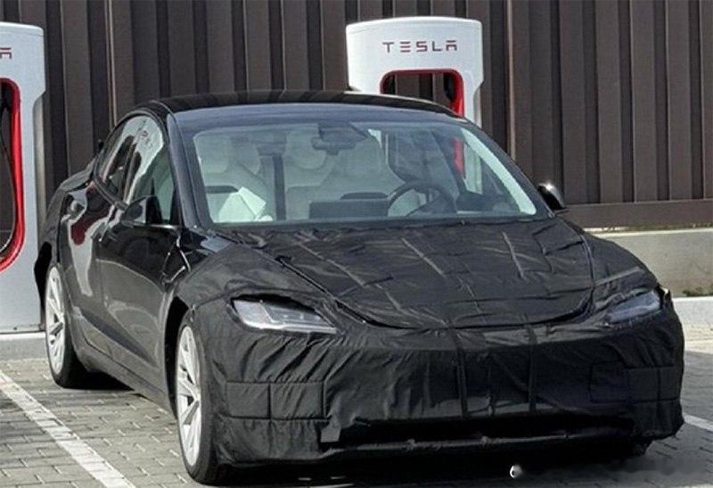 #这是你要的潮车吗# 新款特斯拉Model 3高性能版，采用了新样式的赛车风格桶