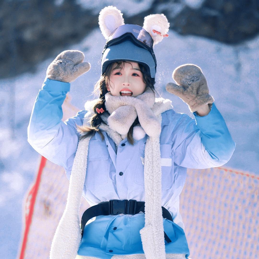 虞书欣妮妮塑 雪地宝宝😘这个小女孩可以一切可爱塑 