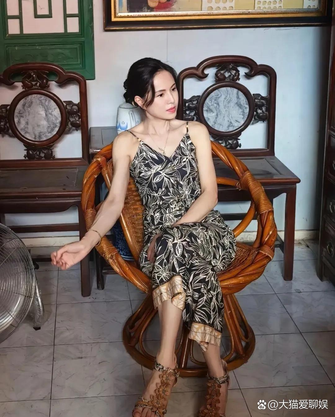 李若彤，二脚趾头太长了，果然美女都是这样的脚。 