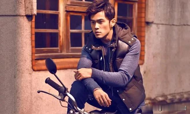 周杰伦太多美好的歌词了
情歌很多，古风很多
断了的弦，再怎么连，我的世界，你已看