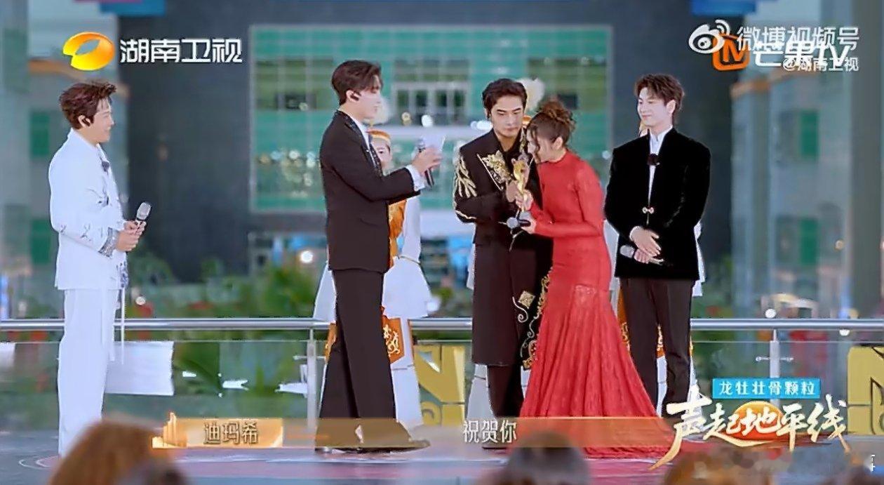 声起地平线荣耀之星阵容太权威了声起地平线 本届荣耀之星实至名归，哈萨克斯坦努尔扎