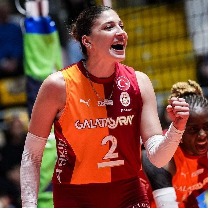 伊尔金·阿伊登在效力加拉塔萨雷的第九年，赢得了个人在俱乐部的首个冠军。同时这个冠