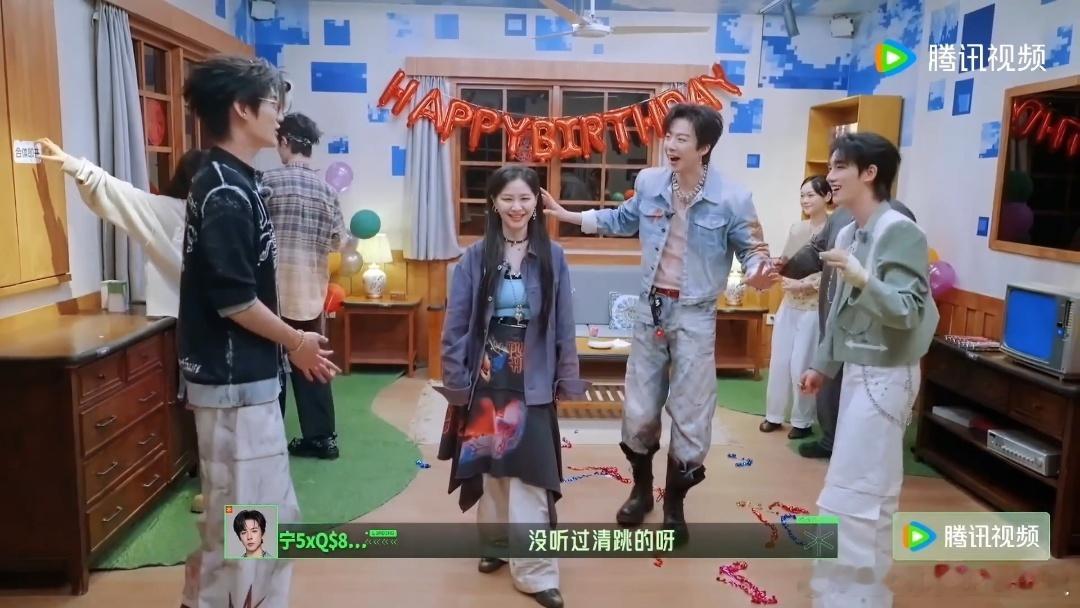 丁程鑫录开推就要胆子大丁程鑫让我打头阵开始推理吧 小丁现在胆子确实练出来了，都敢