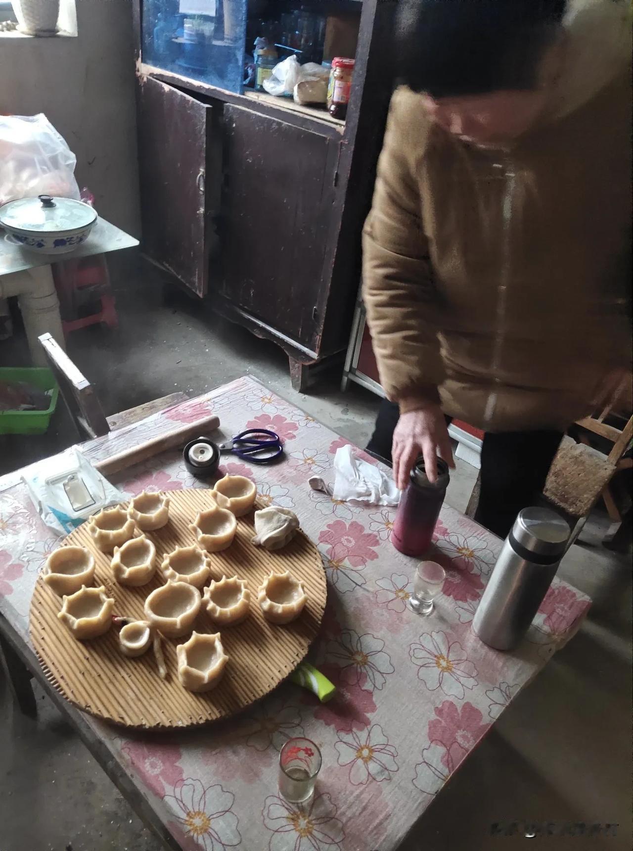 自制美味饺子，家常小吃的乐趣！

邻居家大嫂蒸的面灯，Al竟然识别是饺子
作为流