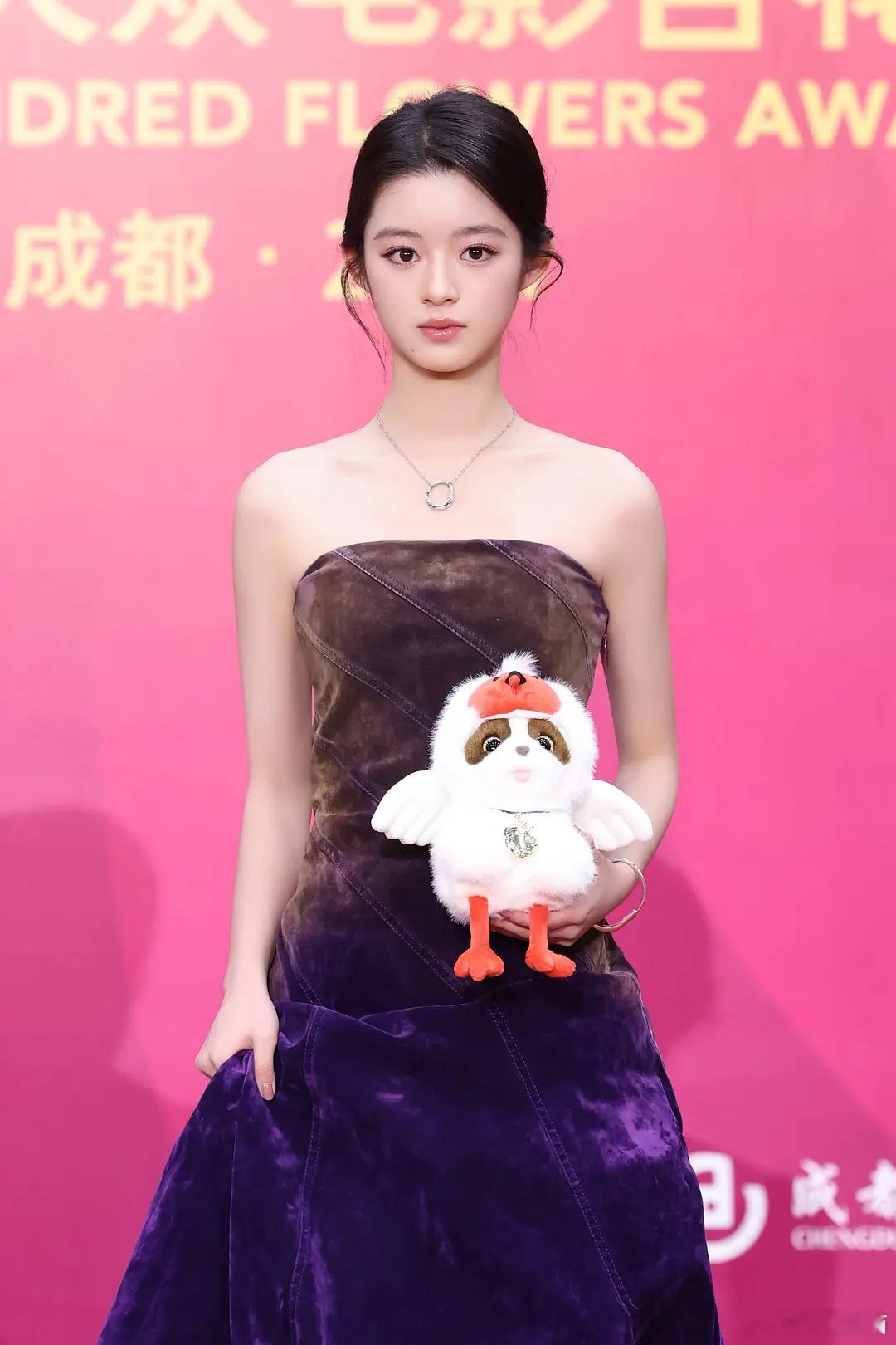 黄杨钿甜和赵丽颖的气质很像，不愧是小赵丽颖 ​​​