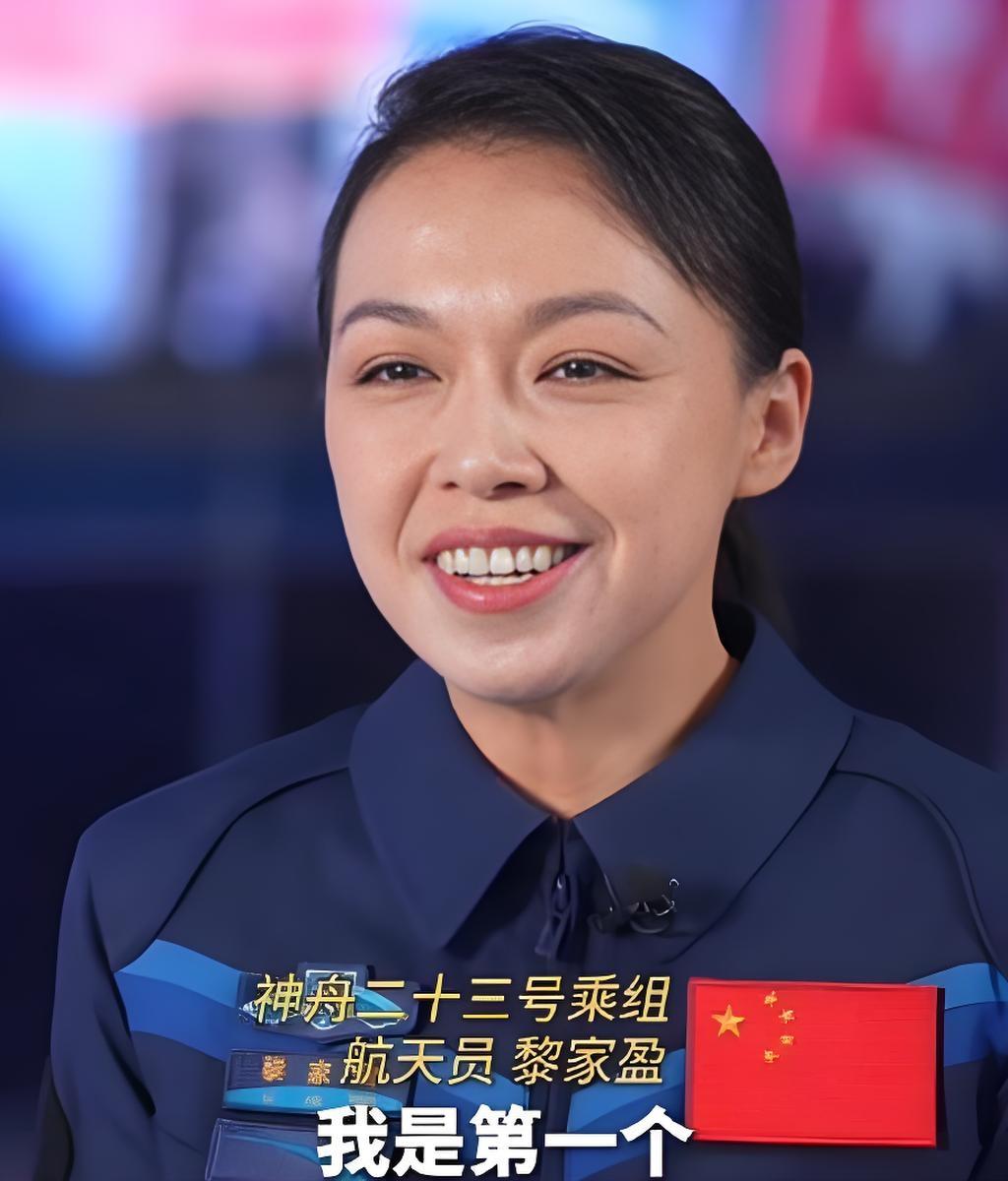 看了黎家盈这张脸，
我突然发现一个问题，
就是给社会和国家做贡献的人，面相看着都