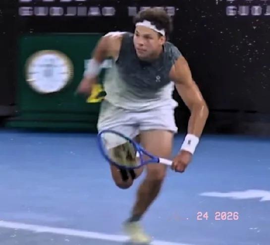 澳网渐入佳境。
8号种子谢尔顿第三轮对阵30号种子舍瓦罗。
前二盘顺风顺水，谢尔