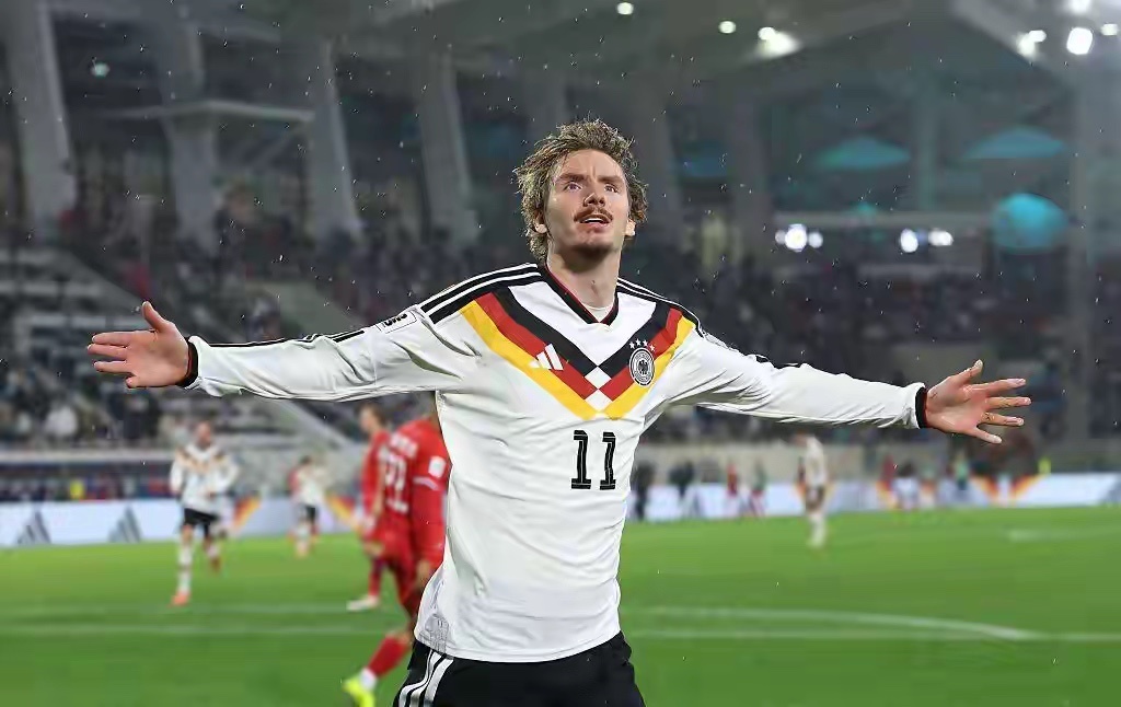 2-0！7500万神锋双响救主，德国4连胜距世界杯一步之遥北京时间11月15日凌