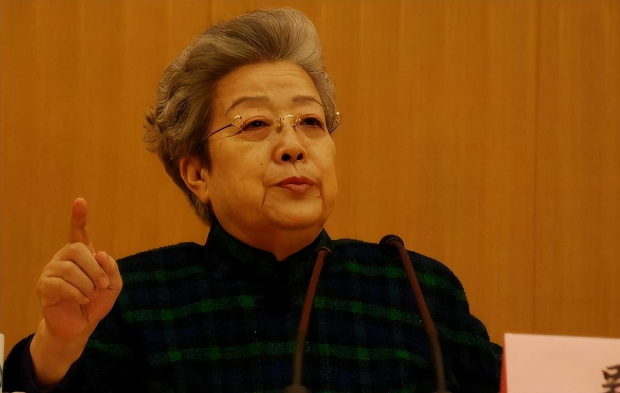 中国“铁娘子”吴仪：一生未婚，官至副国级，69岁依然裸辞

2008年3月17日
