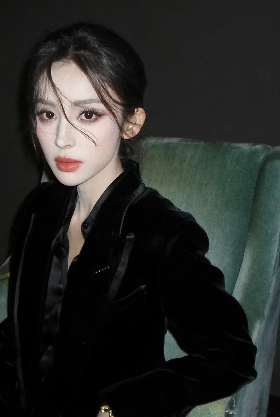 娜扎大年初三宜发vlog 娜扎坦言之前从来没想过自己会当演员，希望新的一年马上播