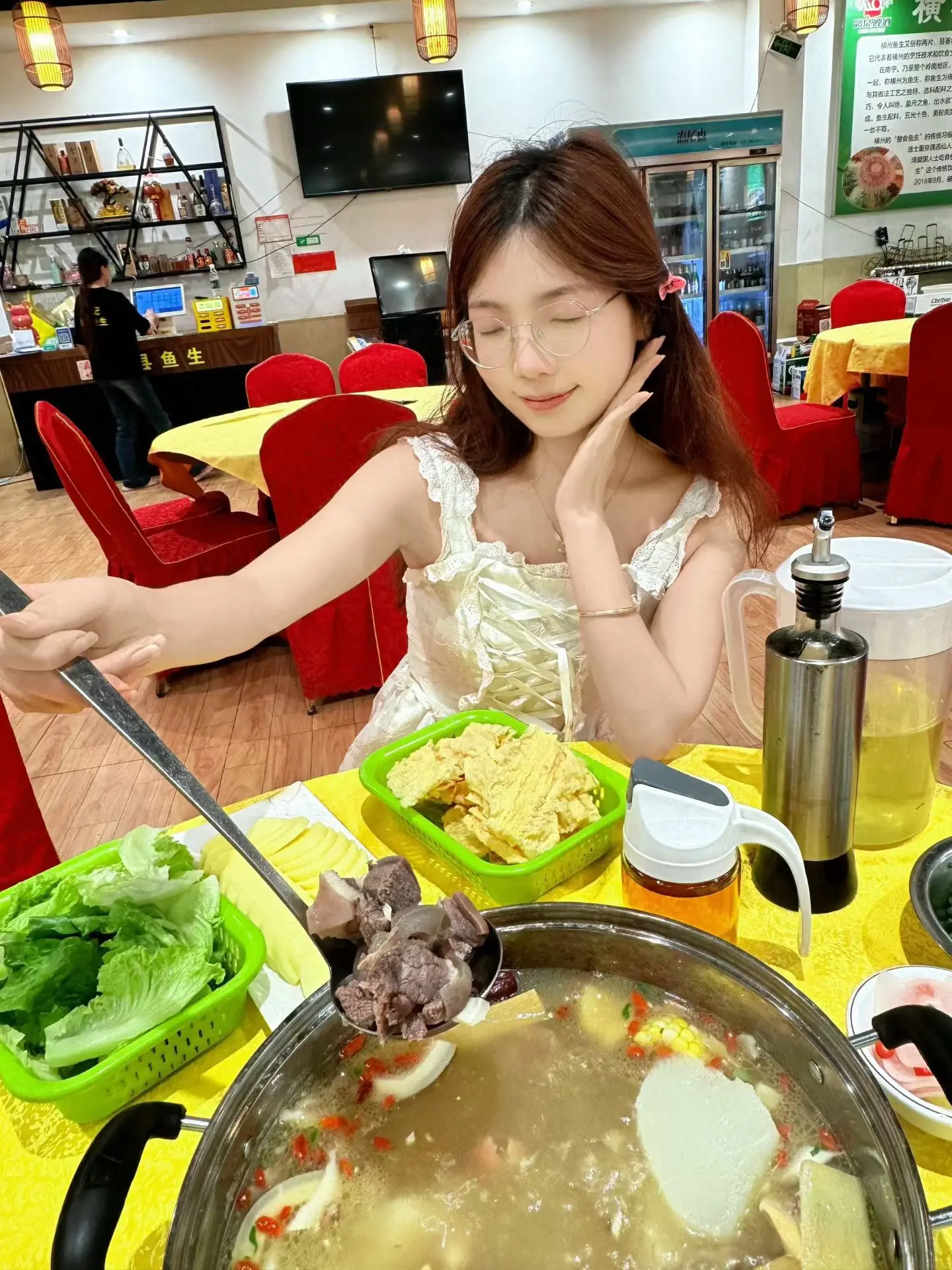 羊肉2-3斤 玉米马蹄超爱！羊汤鲜甜 里面有甘蔗 椰子🥥连喝四碗 整...