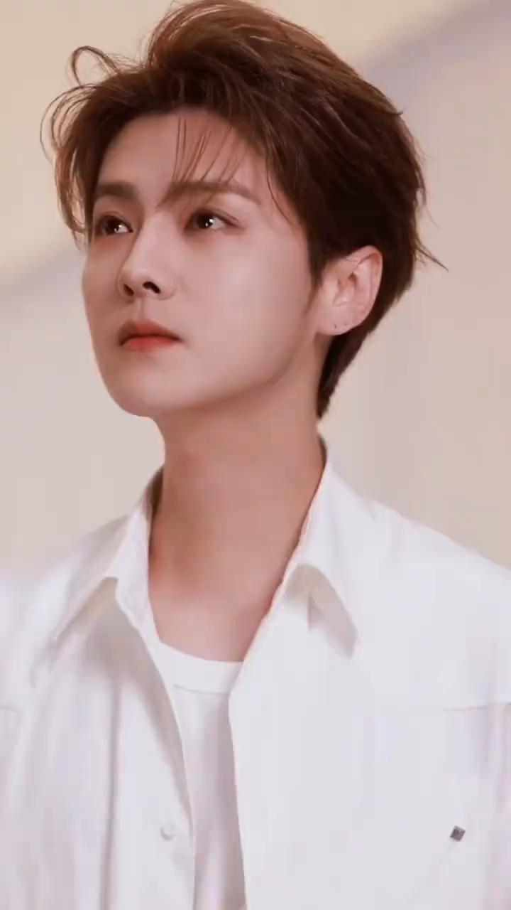 就离谱，完全理解鹿晗为什么宁愿在综艺里当显眼包也不愿去拍戏。其实不是鹿晗没戏可拍
