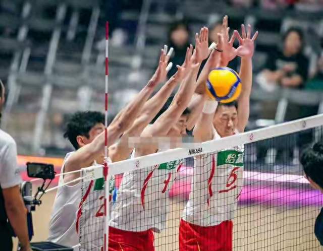 拦网从优势到低迷，中国男排为何0:3巴基斯坦？三个原因值得深思