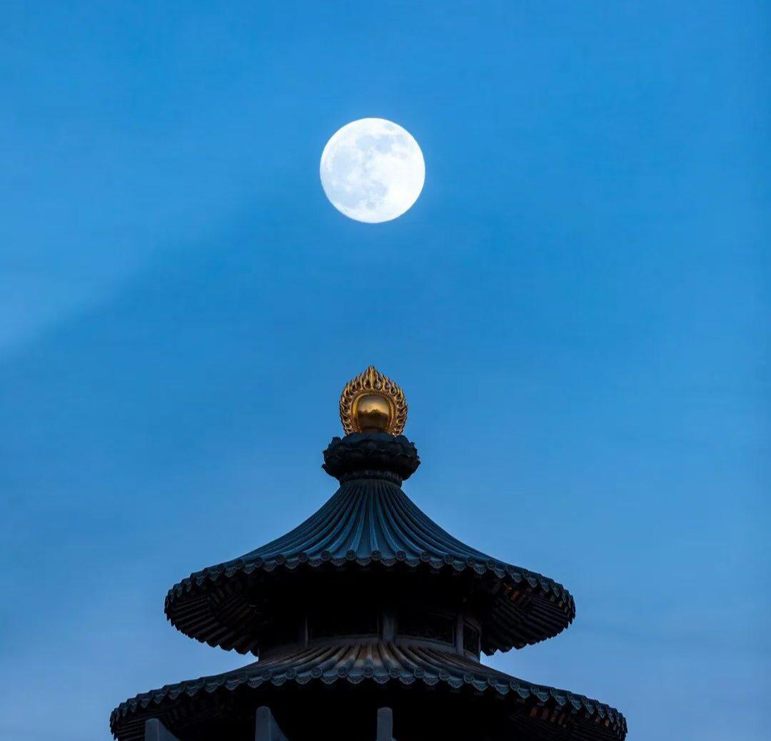 很多人的信仰，只是為了得到；很多人的信仰，只是為了不失去。

於是，他們在祈求中