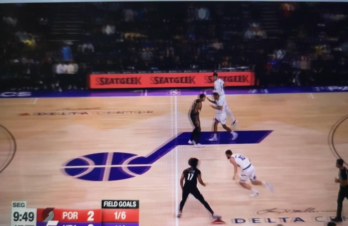 开拓者打爵士，真没想那么多。
利拉德拼老命，米切尔更狠，两把火撞一块，谁先冒烟谁