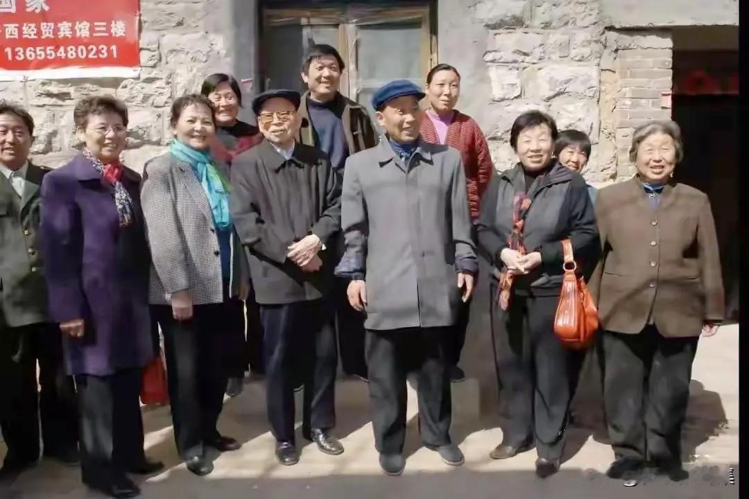 2008年3月27日，86岁高龄的原西藏军区第一政委、第二炮兵副政委阴法唐中将，
