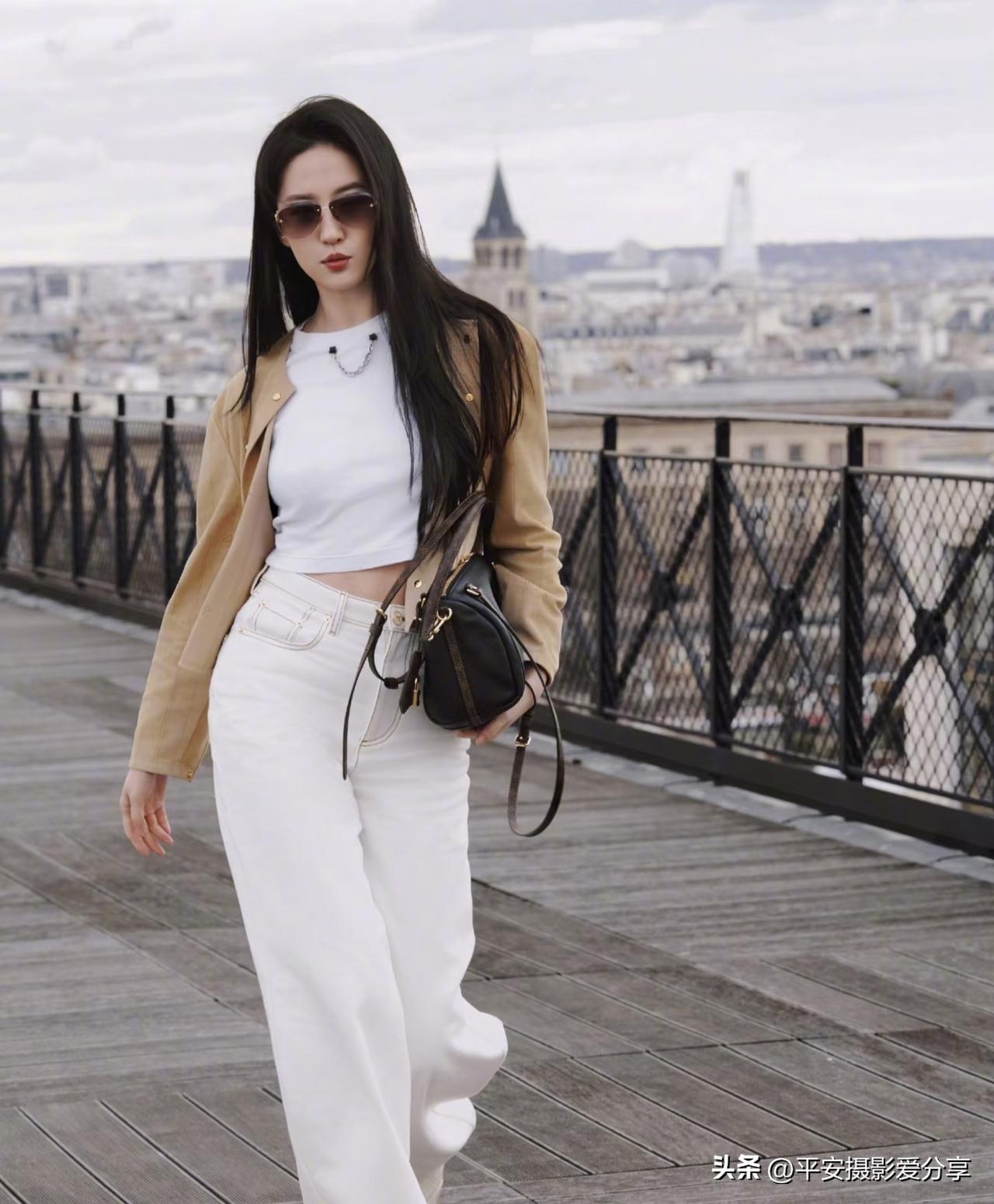 刘亦菲
怎样把旗袍穿出高级感 你认为最美的照片 快把你的宝贝发出来看看 小腰扭到