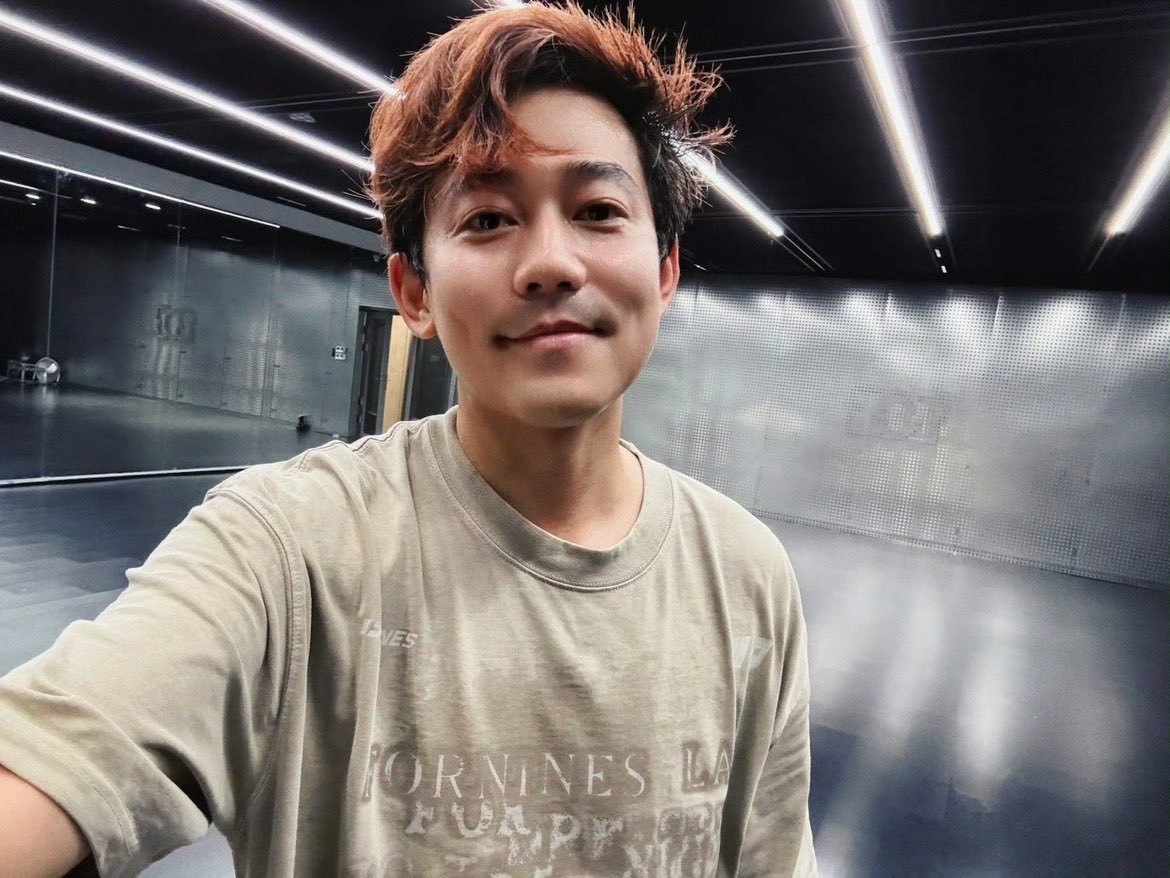 娱乐[超话]苏醒对自己跳出来的发型表示满意苏醒跳出来的发型苏醒跳出来的发型，期待