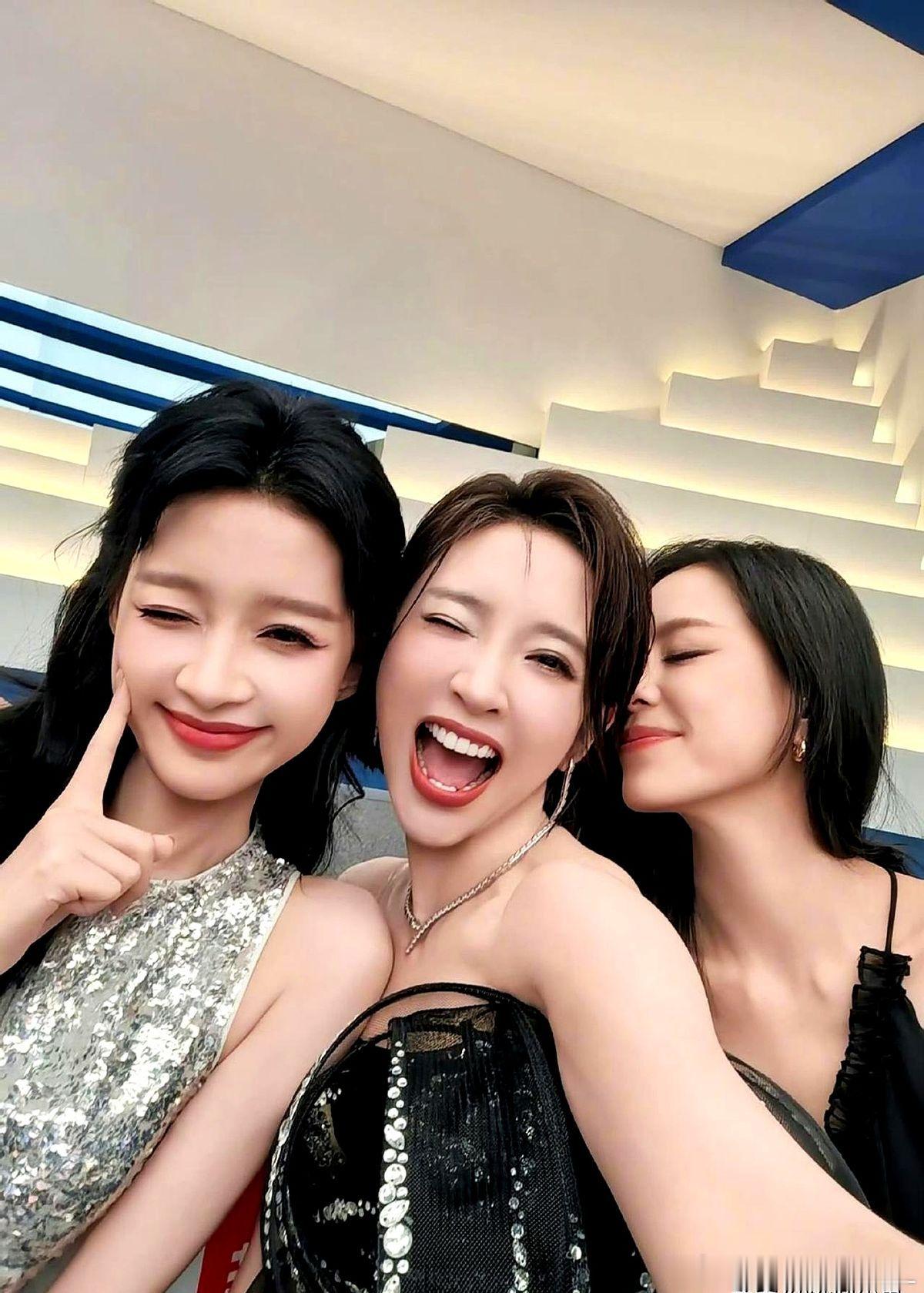 唐艺昕凌晨那句“以后要做彼此的底气”，原来不是客套话。 后台镜头一转，唐艺昕和孙