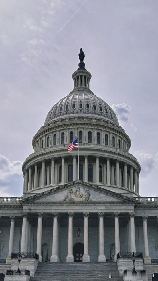 突发新闻：
美国参议院刚刚通过了1.2万亿美元的资金法案，以避免美国政府停摆。美