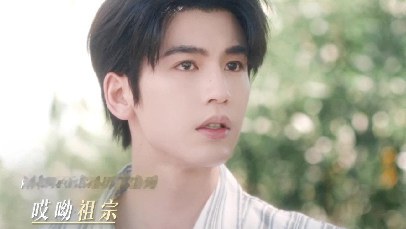张凌赫凌晨四点还在线解读角色张凌赫凌晨四点还在线解读角色，张凌赫对待角色的认真程