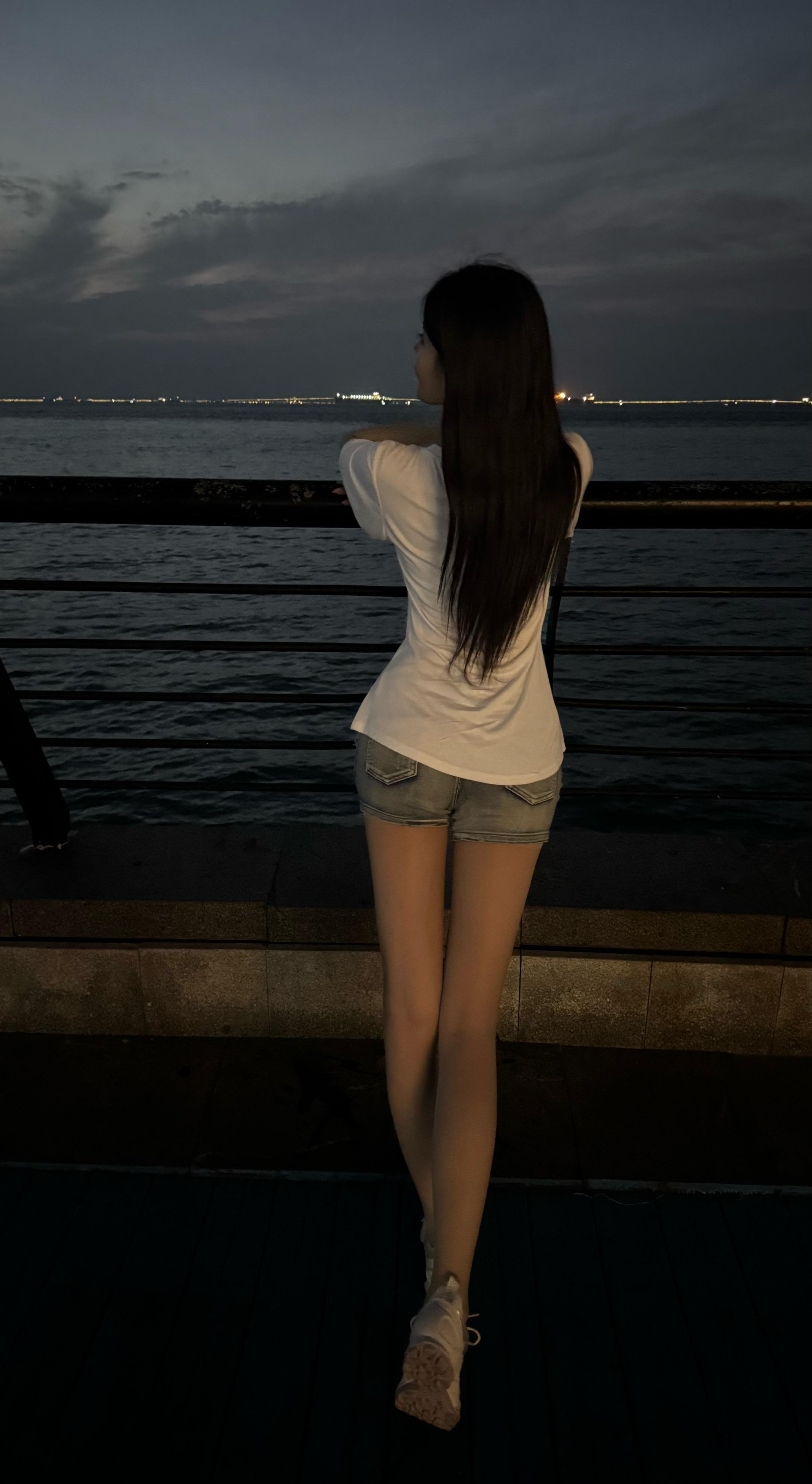 一个人走走停停。 🍺