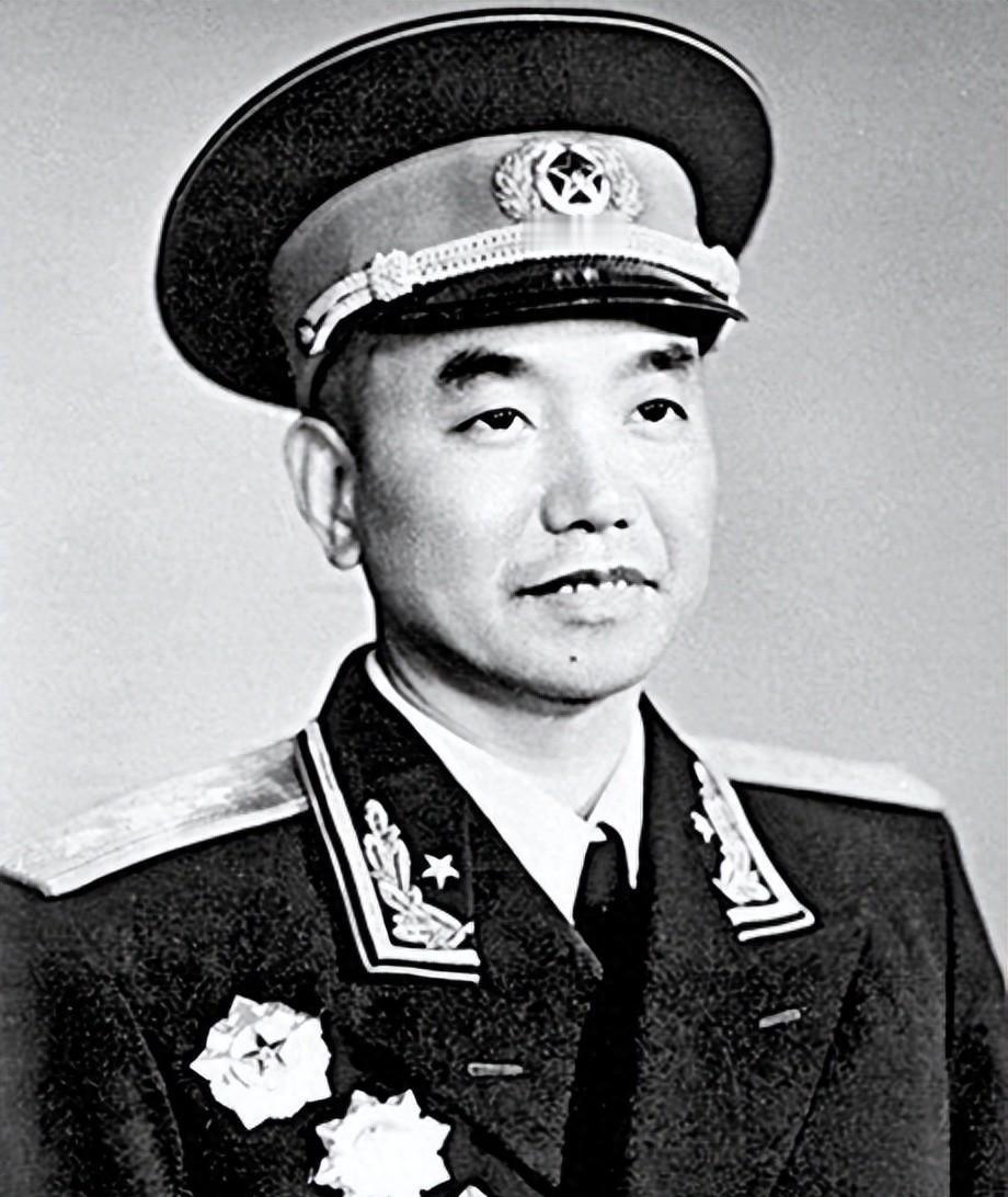 萧克将军七十多岁依然坚持每天读书到深夜，秘书张国琦疲惫不堪表示需要休息
1985