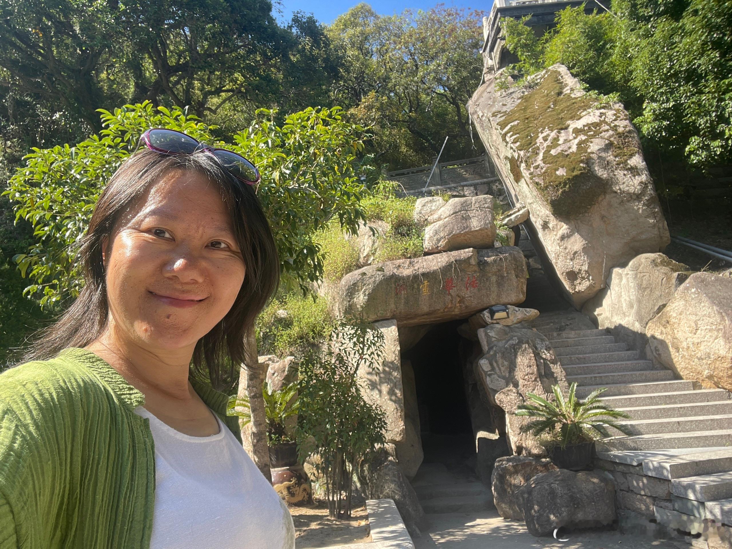从码头到佛顶山，从南海观音到普济寺，每一步，都是放下；每一拜，都是向内心的归位。