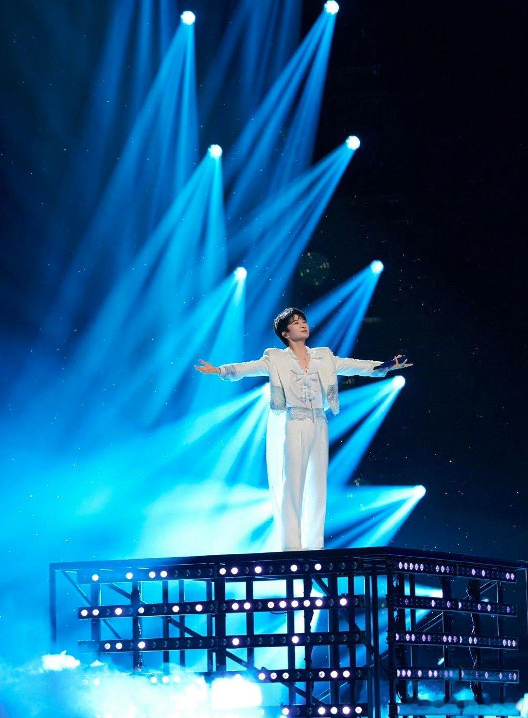 周深十年之约一镜到底MV 周深一镜到底MV惊艳视听！《十年之约》以温暖铸就热血，