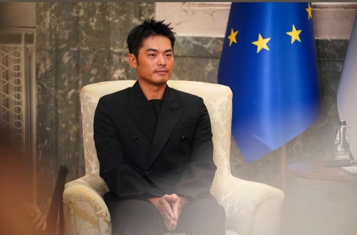 羽毛球冠军有好几个，但有影响力的却没几个。林丹虽然私生活上有瑕疵，但提到羽毛球的
