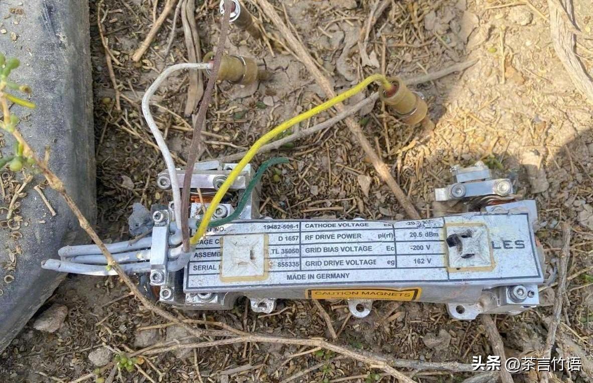 阿联酋展示拦截的伊朗导弹残骸！
从导弹残骸看，有个部件竟然是made
in GE