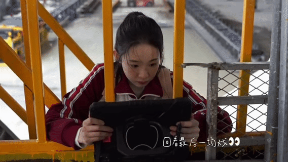 张艺凡101金库杀青 杀青快乐呀张艺凡！她这次杀青的青春造型太吸睛啦，让人对她在