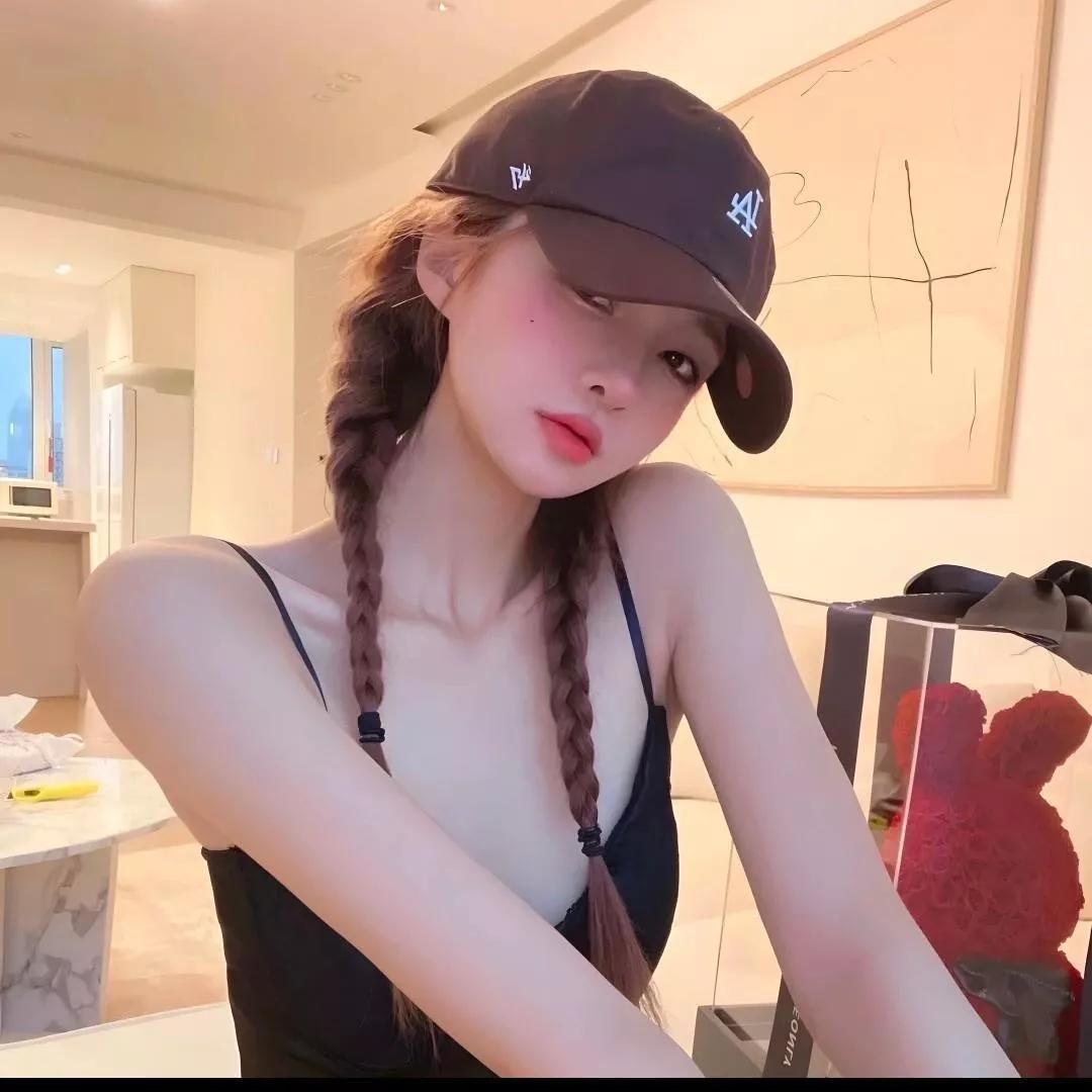 轻纱薄雾掩红妆，微风拂面意自凉。温婉轻裳 轻纱古风照 轻纱雾影照