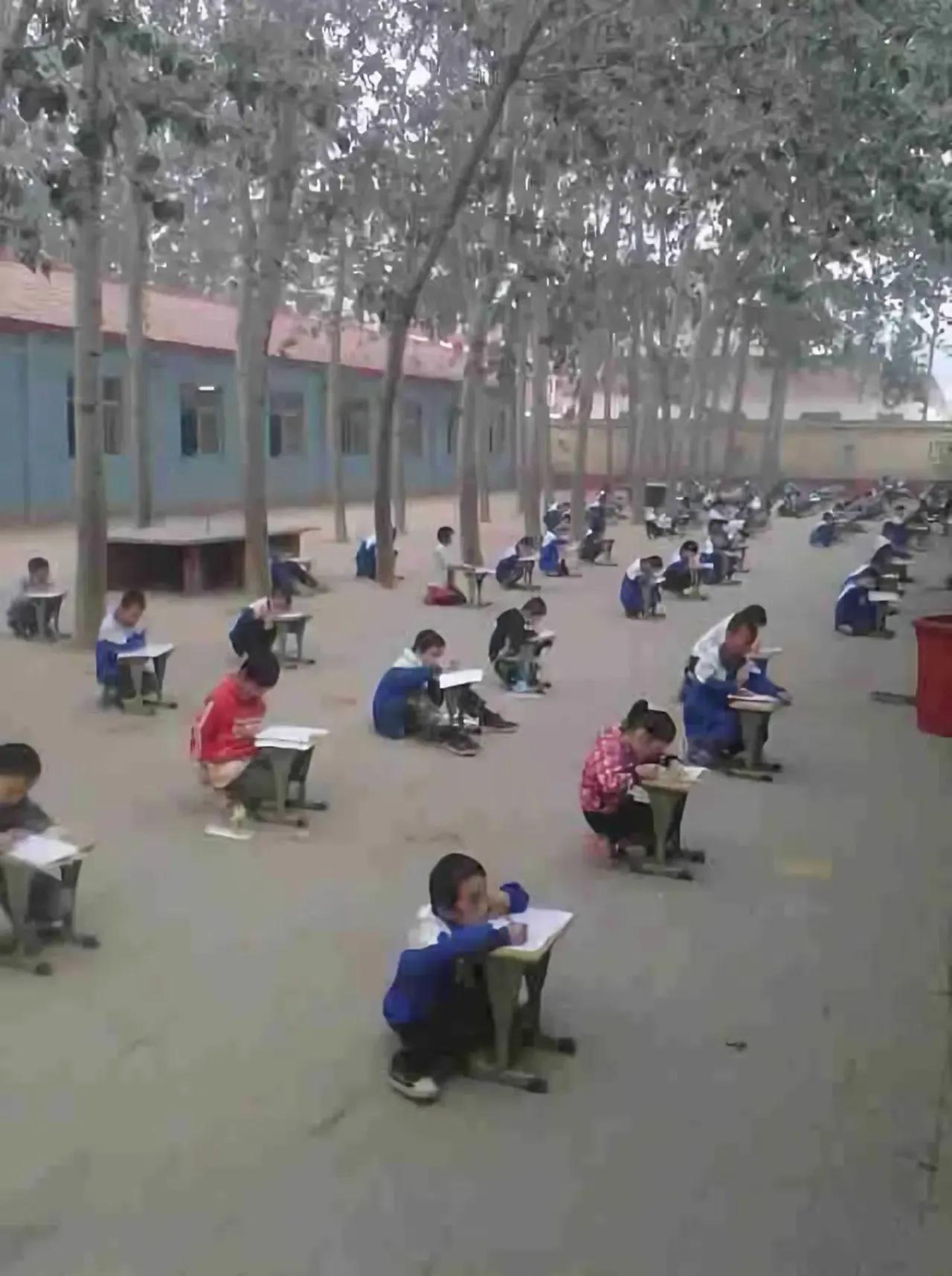 你这样参加过考试吗？
参加过这样考试的人一定会有很多感想吧。满满的回忆。