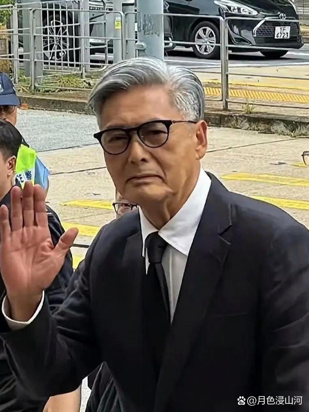 承认吧，有钱人的想法是摸不透的，你看71岁的周润发就知道了！16年前，他花1.2