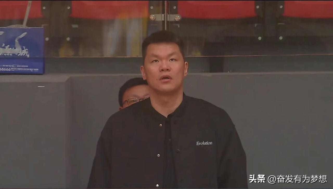 杜锋表态下赛季将挑选更好的外援，全力冲击总冠军！

最近杜锋在出席东莞女篮活动中