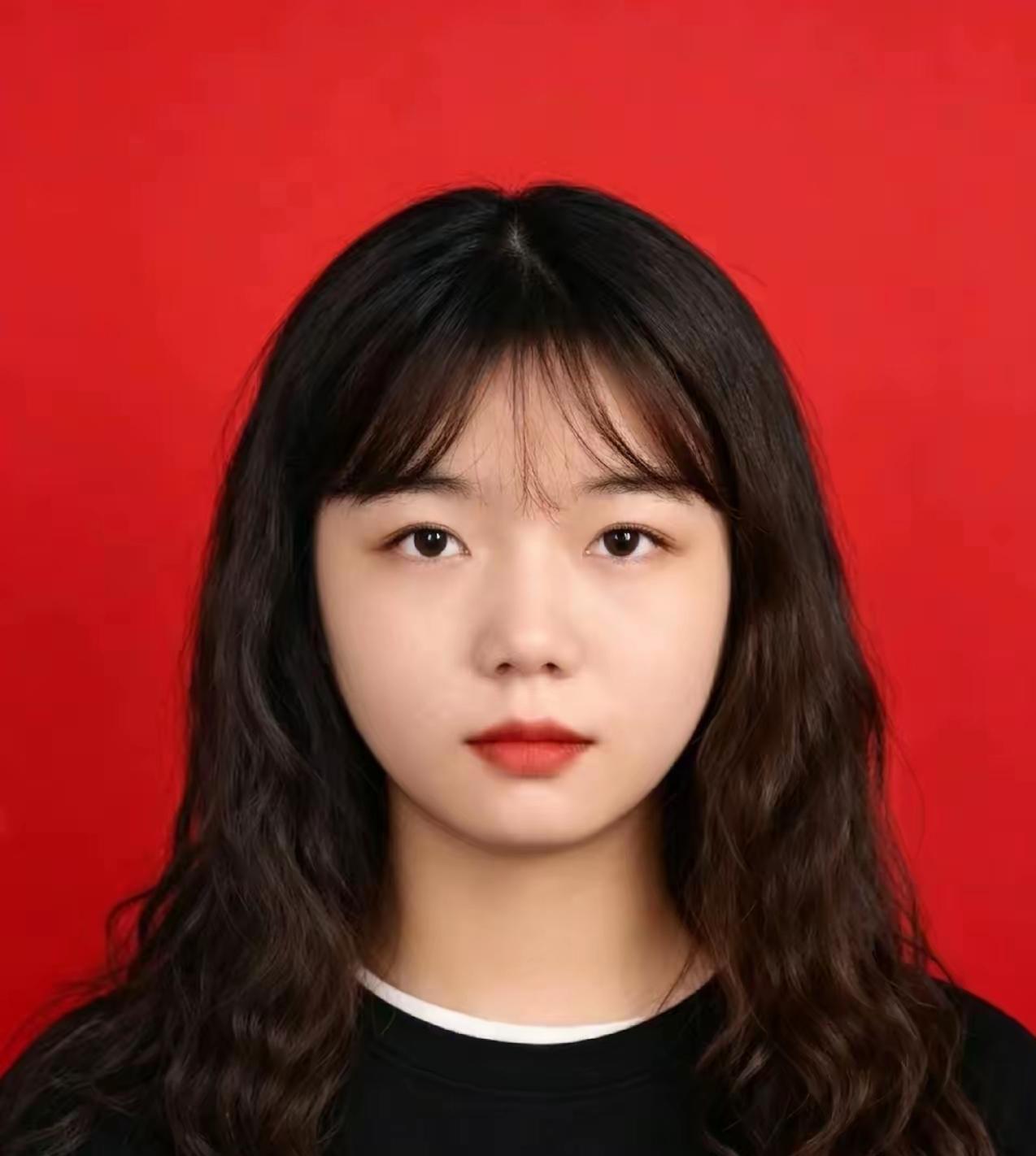 刘杨（2002年9月—    ），女，汉族，重庆奉节人，奉节县平安乡咏梧7村村民