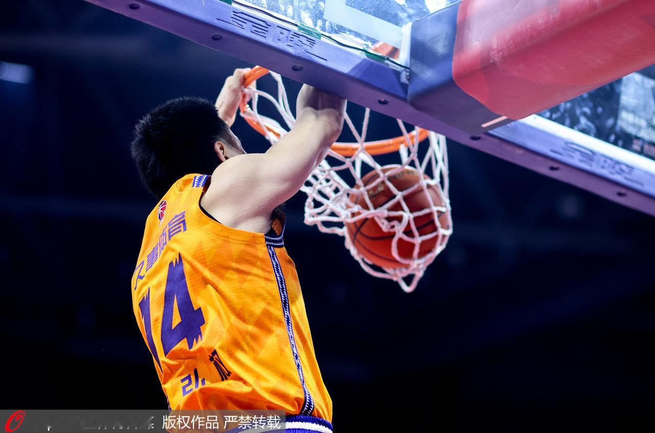 空袭警告⚠️⚠️⚠️上海久事大鲨鱼上海男篮晋级CBA杯八强