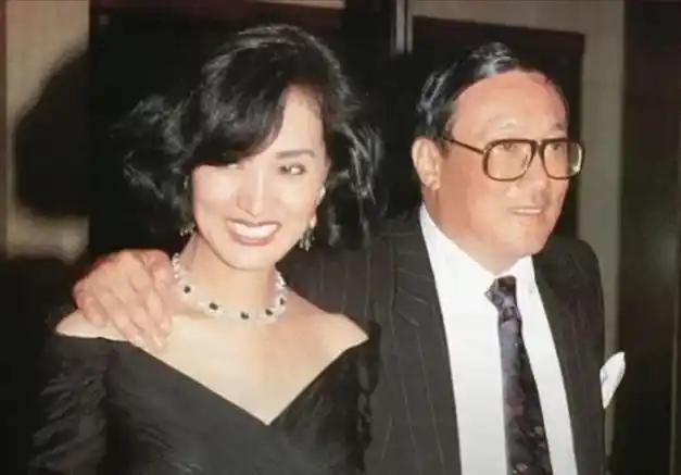 面对婚姻中的第三者43年，直至船王丈夫离世，她让私生子外出谋生，独自掌控70亿遗