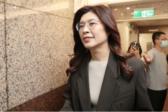 郑丽文这波真的太敢说了！她5月13日就当着日本媒体的面直接喊话，希望特朗普在北京