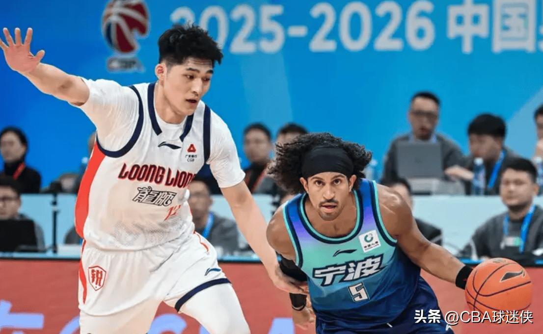 赵睿刚罚完，又来一个！一个“馕”字，砸伤对手，也砸醒自己

昨天广州赢宁波，赛后