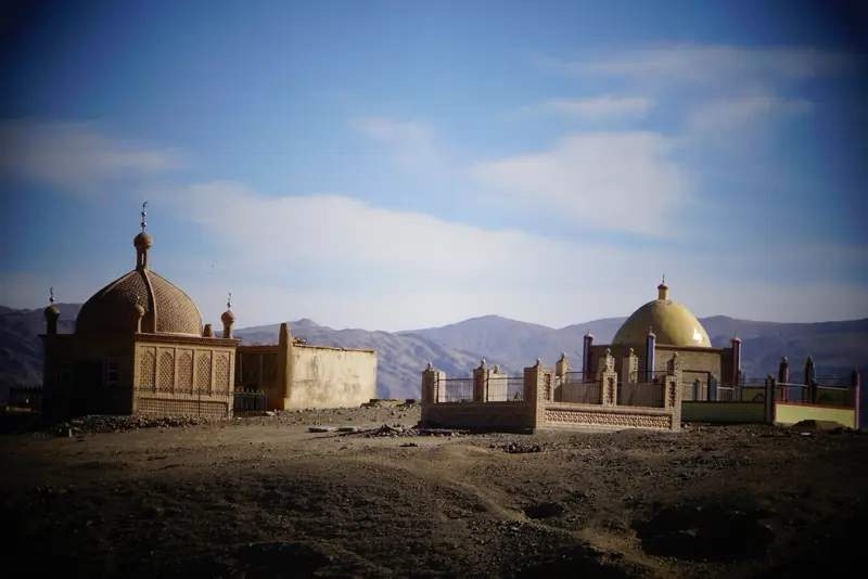 伊朗的地形，就是第二个阿富汗，甚至比阿富汗还难啃。伊朗90%的国土是高原和山地，