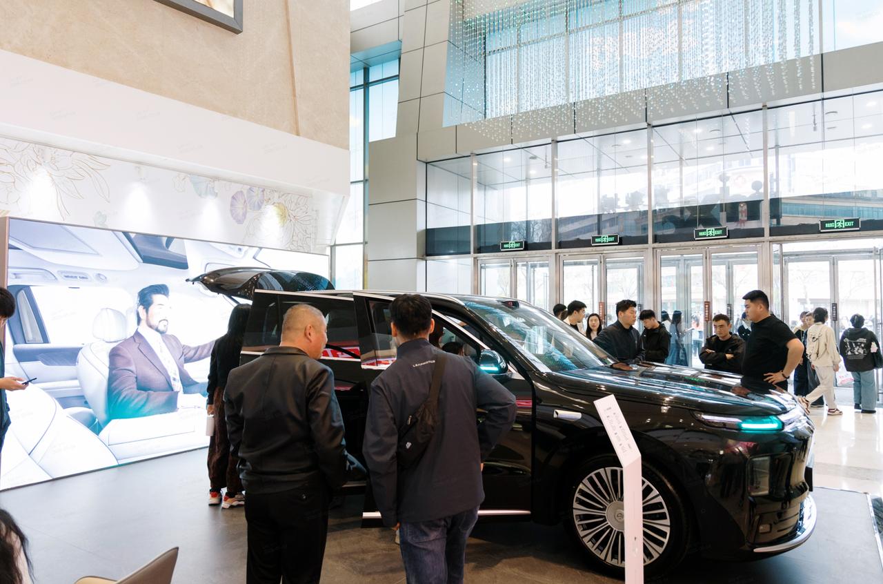 连续三个月销冠后，零跑的五一门店到底有多火？
 
零跑2月、3月、4月连续三个月
