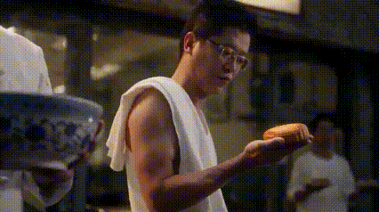 孙总都换脸演食神了，这事儿能小吗？东风日产先甩食神海报：饭是黯然销魂饭，人是熟悉