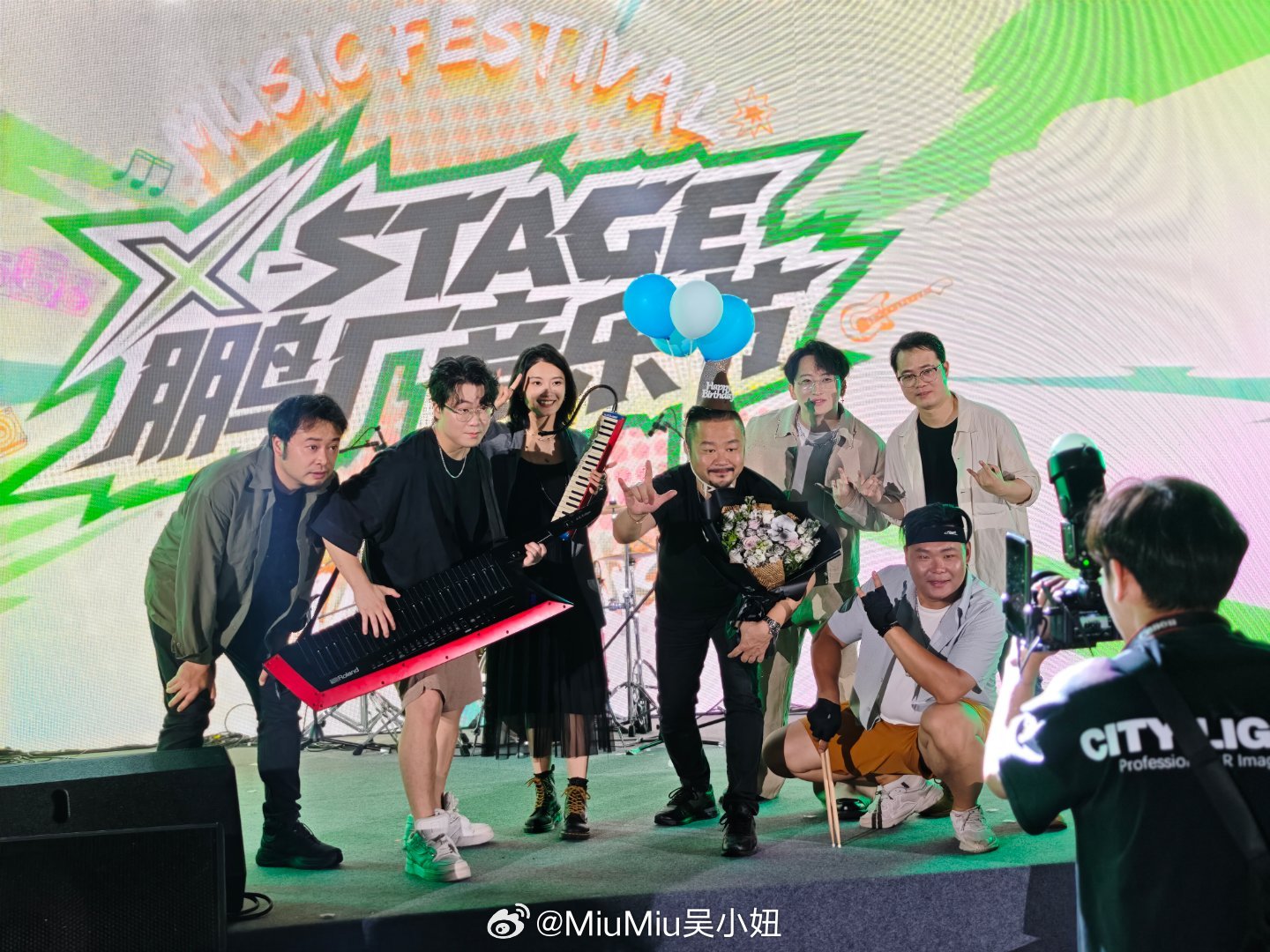 这氛围也有点太好了吧~慕了慕了没想到母厂乐队还记着我~咱就说这几天的加班排练没白