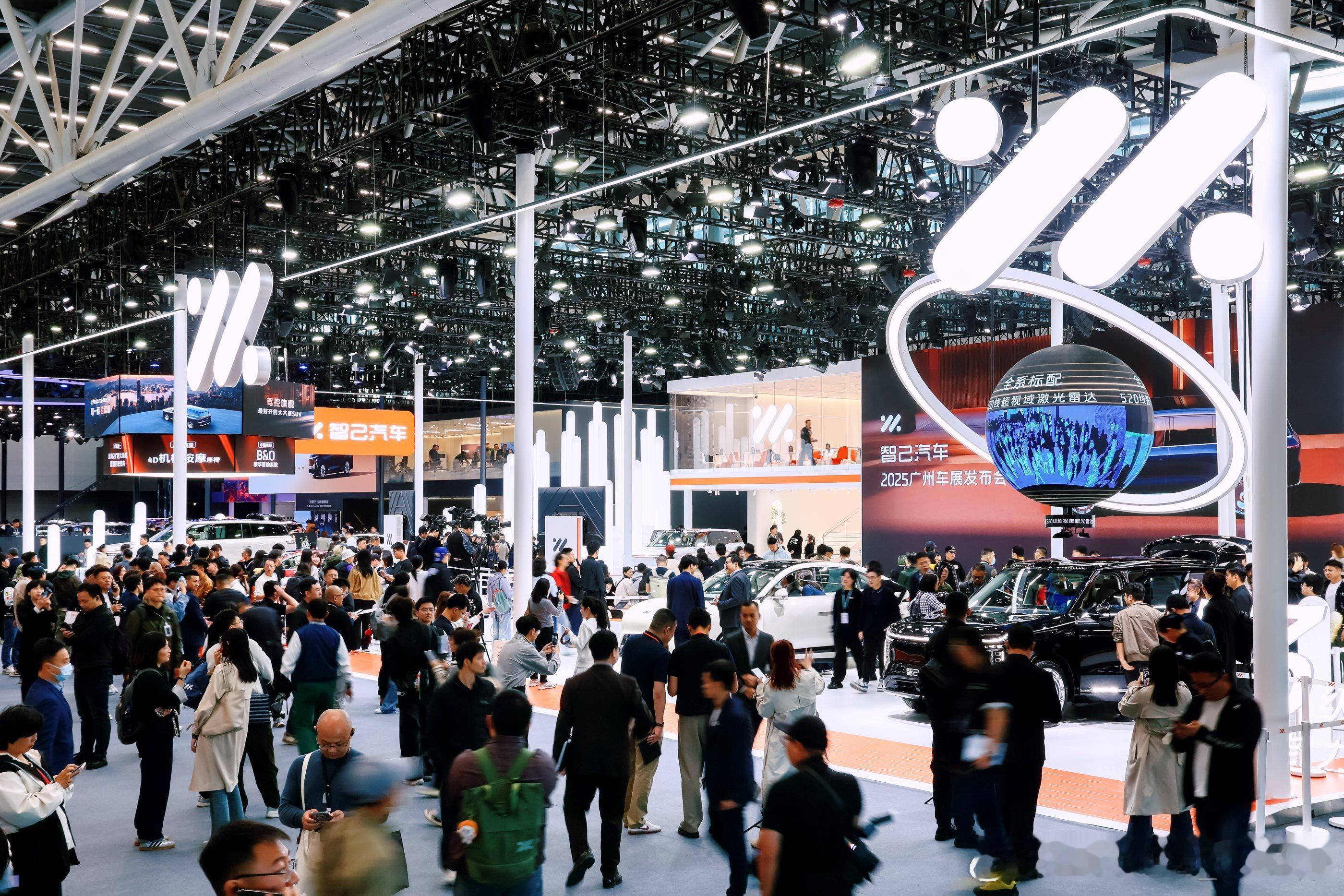 2025年最后一个车展，智己汽车带来全系车型；重磅消息：智己LS6 66度电池增