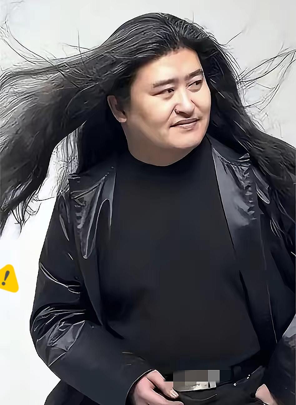 刘欢留了几十年长发，今天真相终于说透，不是为舞台氛围感，更不是刻意打造艺术家标签