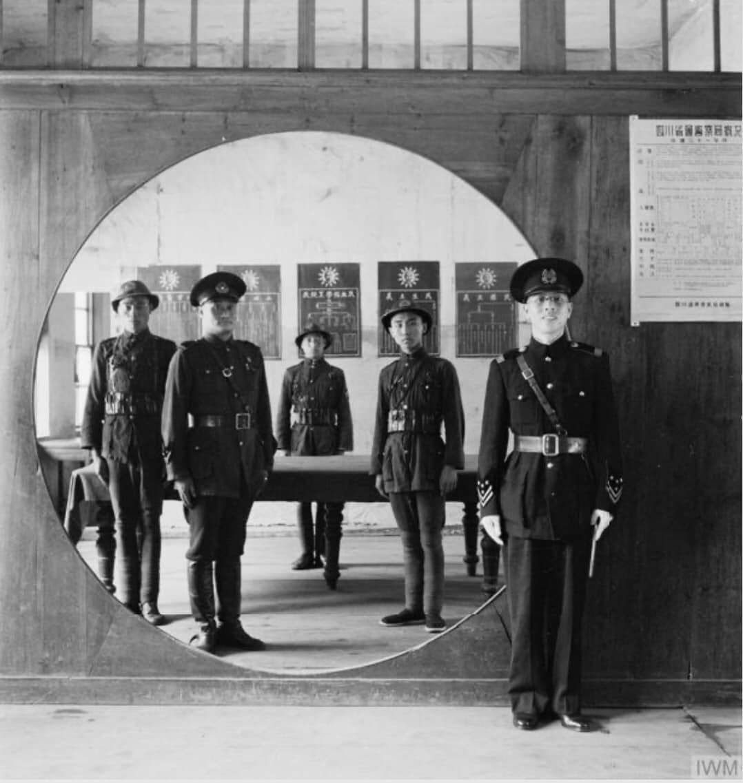1944年，成都警察。（拍摄：Cecil Beaton） 