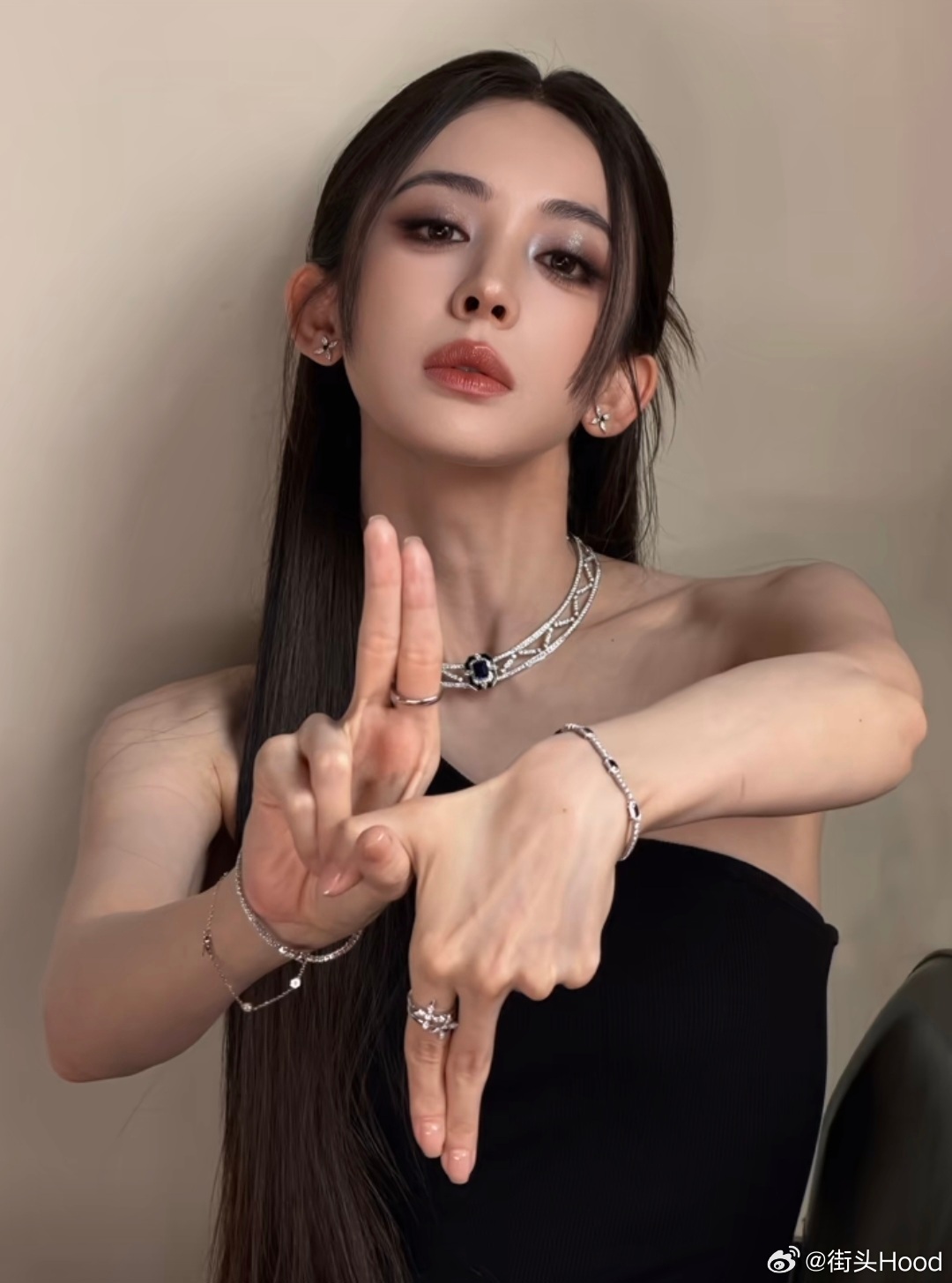 哇！是古力娜扎比出的以下范上 古力娜扎